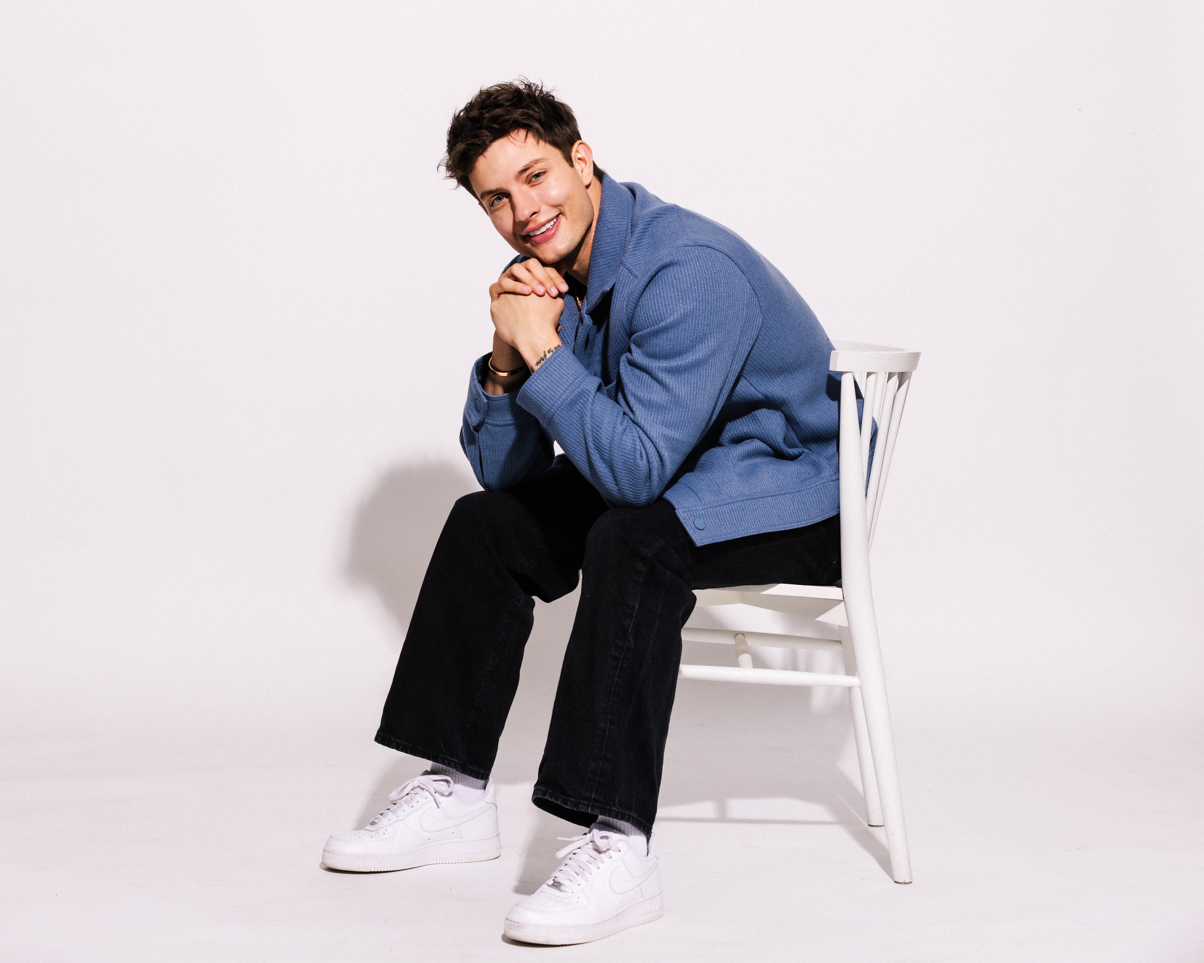 RECORD-BREAKING COMEDIAN MATT RIFE EXPANDS ‘STAY GOLDEN WORLD TOUR’ WITH 40+ NEW DATES ACROSS NORTH AMERICA, EUROPE AND THE UK